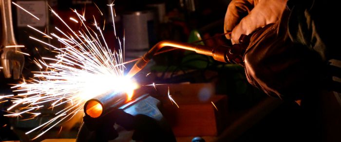 The oxyacetylene flame used for aluminum welding should